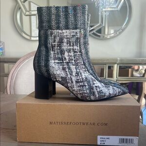 Coconuts by Matisse Praline Black and Gray Heeled Boots